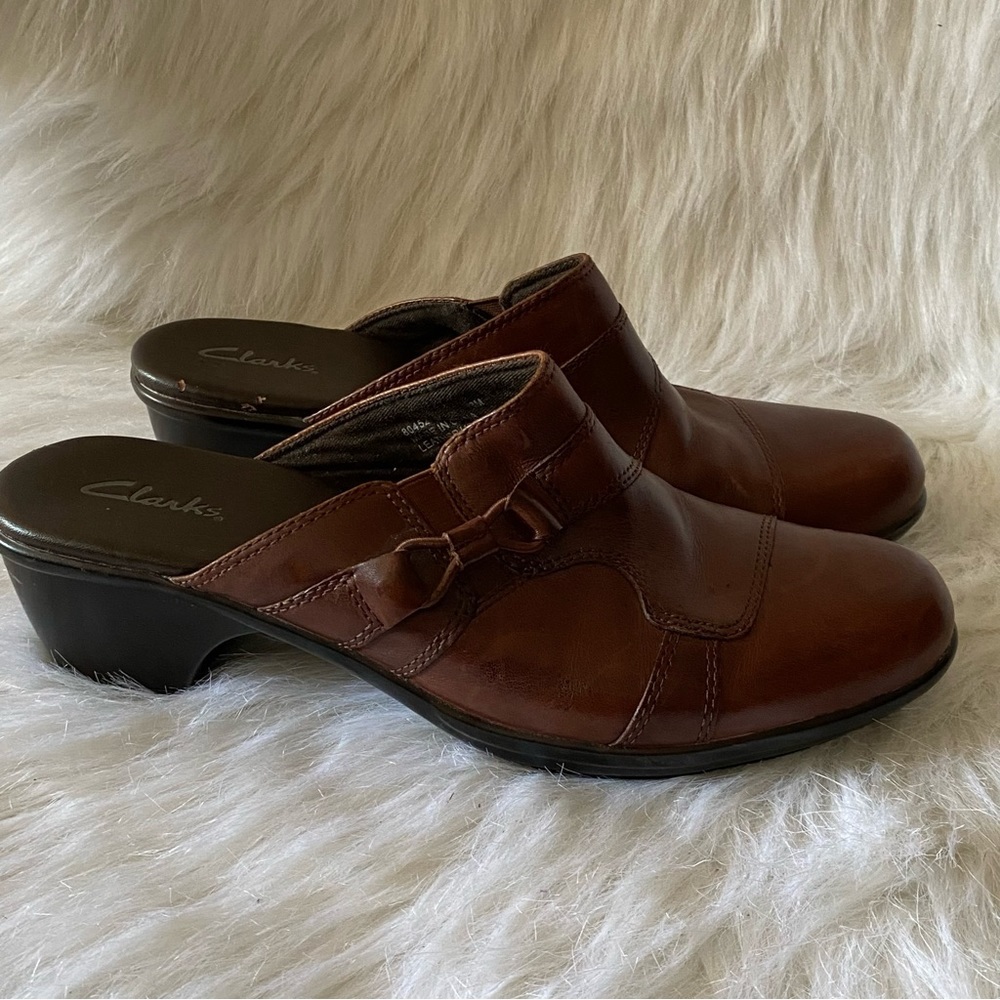 Clarks‎ Shoes Women’s Size 8M Leather Clogs Slip On Brown Has Heel Flaws